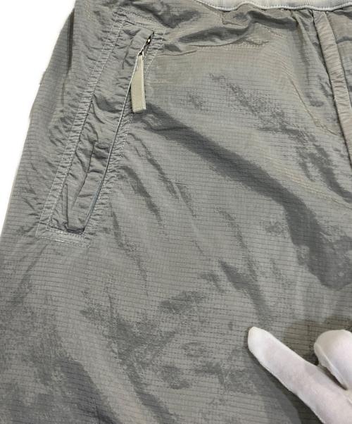 STONE ISLAND（ストーンアイランド）STONE ISLAND (ストーンアイランド) NYLON METAL RIPSTOP PANTS グレー サイズ:Mの古着・服飾アイテム