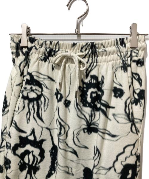 DRIES VAN NOTEN（ドリスヴァンノッテン）DRIES VAN NOTEN (ドリスヴァンノッテン) 花柄スウェットスカート ホワイト サイズ:XSの古着・服飾アイテム