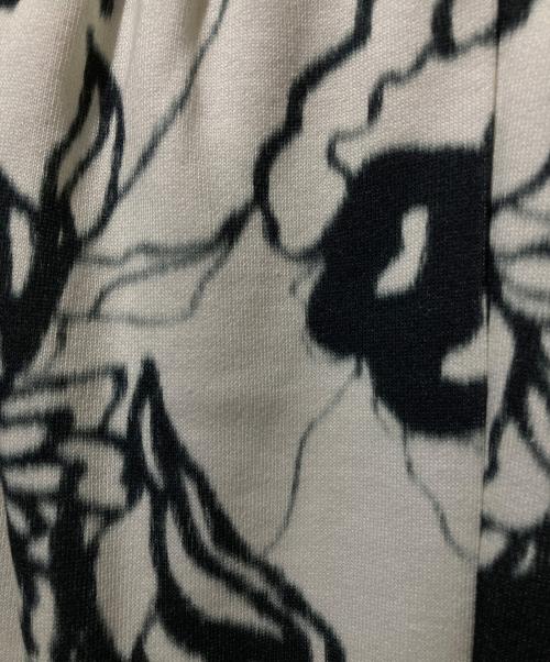 DRIES VAN NOTEN（ドリスヴァンノッテン）DRIES VAN NOTEN (ドリスヴァンノッテン) 花柄スウェットスカート ホワイト サイズ:XSの古着・服飾アイテム