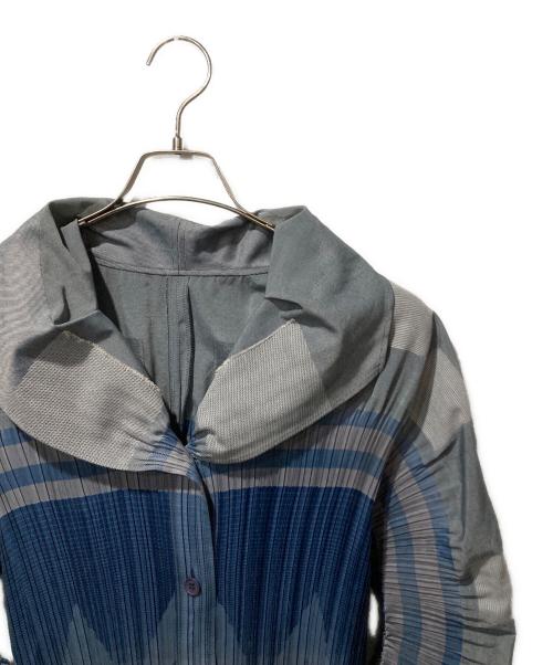 ISSEY MIYAKE FETE（イッセイミヤケフェット）ISSEY MIYAKE FETE (イッセイミヤケフェット) プリーツシャツ グレー サイズ:2の古着・服飾アイテム