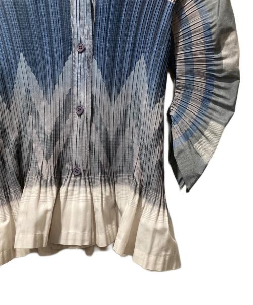 ISSEY MIYAKE FETE（イッセイミヤケフェット）ISSEY MIYAKE FETE (イッセイミヤケフェット) プリーツシャツ グレー サイズ:2の古着・服飾アイテム