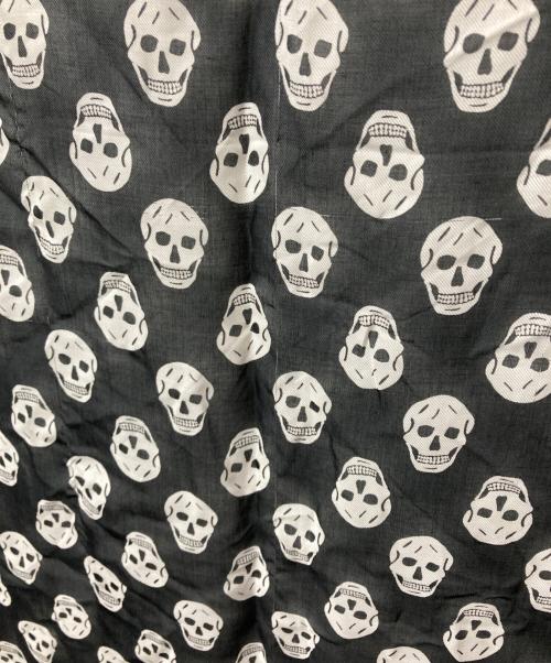 ALEXANDER McQUEEN（アレキサンダーマックイーン）ALEXANDER McQUEEN (アレキサンダーマックイーン) スカルプリントスカーフ ブラックの古着・服飾アイテム