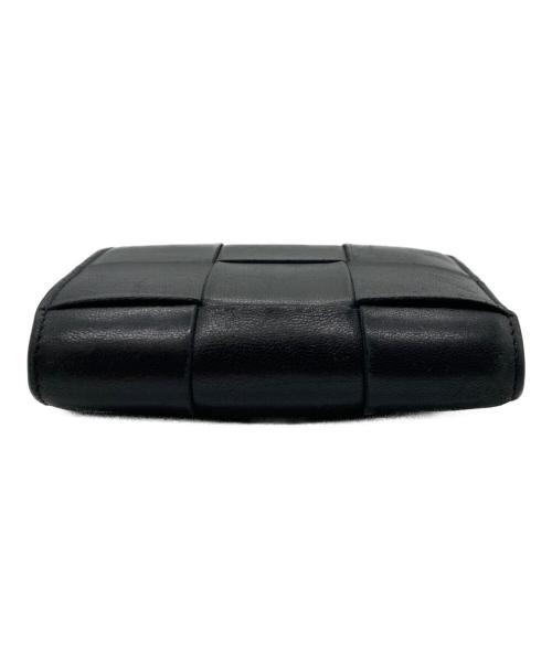BOTTEGA VENETA（ボッテガベネタ）BOTTEGA VENETA (ボッテガベネタ) カセットスモールコンパクトイントレチャートウォレット ブラックの古着・服飾アイテム