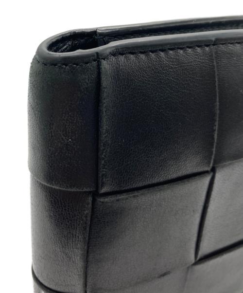 BOTTEGA VENETA（ボッテガベネタ）BOTTEGA VENETA (ボッテガベネタ) カセットスモールコンパクトイントレチャートウォレット ブラックの古着・服飾アイテム