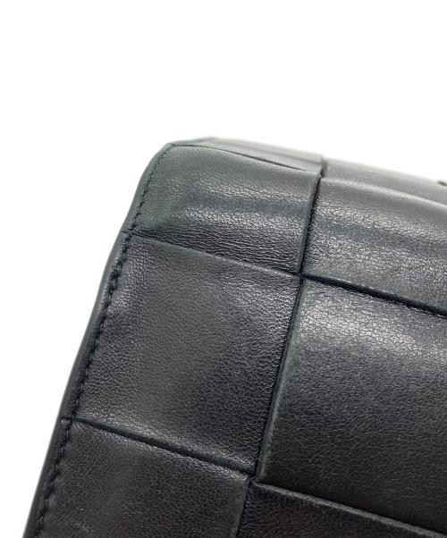 BOTTEGA VENETA（ボッテガベネタ）BOTTEGA VENETA (ボッテガベネタ) カセットスモールコンパクトイントレチャートウォレット ブラックの古着・服飾アイテム