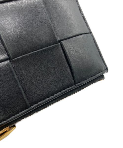 BOTTEGA VENETA（ボッテガベネタ）BOTTEGA VENETA (ボッテガベネタ) カセットスモールコンパクトイントレチャートウォレット ブラックの古着・服飾アイテム