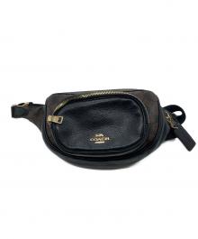 COACH（コーチ）の古着「シグネチャーボディバッグ」｜ブラウン×ブラック
