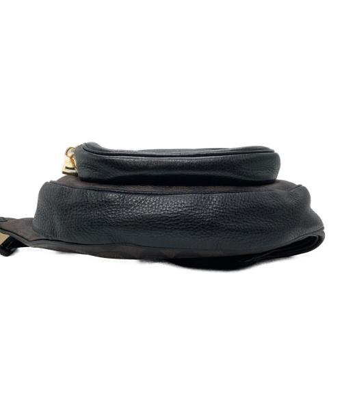 COACH（コーチ）COACH (コーチ) シグネチャーボディバッグ ブラウン×ブラックの古着・服飾アイテム