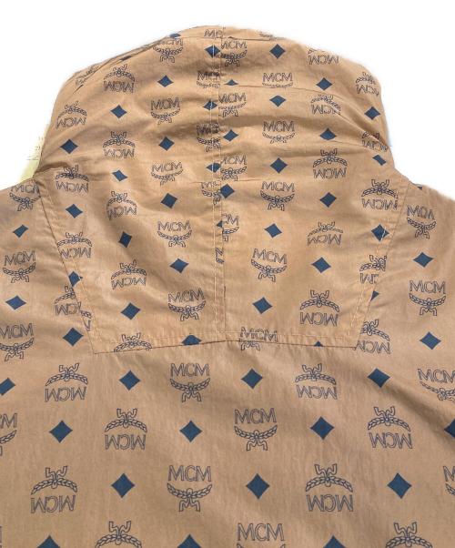 MCM（エムシーエム）MCM (エムシーエム) モノグラム プリント ウィンドブレーカー ブラウン サイズ:Sの古着・服飾アイテム