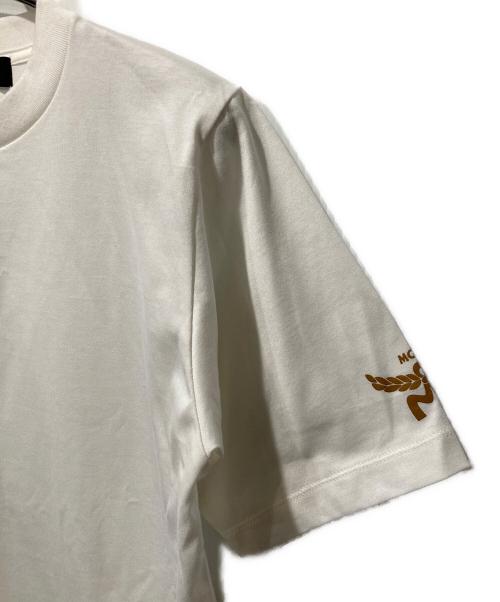MCM（エムシーエム）MCM (エムシーエム) シルクスクリーンプリント ホワイト サイズ:Sの古着・服飾アイテム