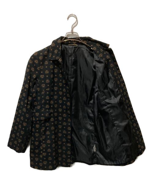 MCM（エムシーエム）MCM (エムシーエム) 総柄マルチロゴジャケット ブラック サイズ:Lの古着・服飾アイテム