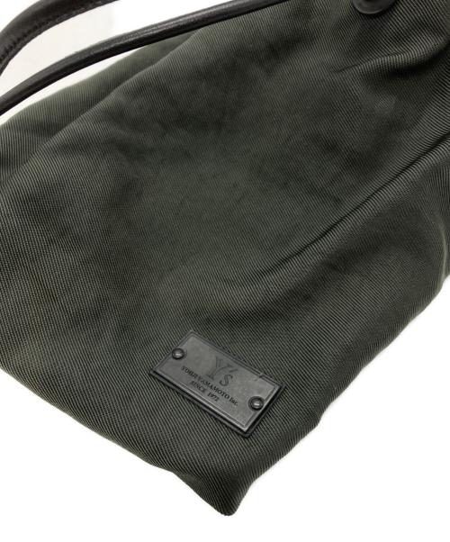 Y's（ワイズ）Y's (ワイズ) VINTAGE NYLON TWILL DEFORMED POUCHヴィンテージ ナイロン ツイル デフォルメ ポーチ カーキの古着・服飾アイテム