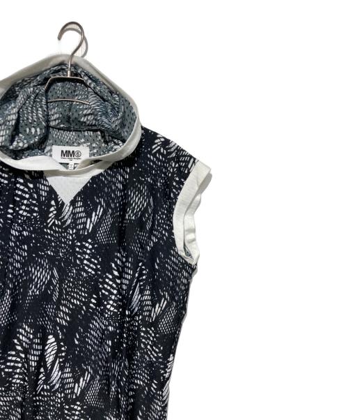 MM6 Maison Margiela（エムエムシックスメゾンマルジェラ）MM6 Maison Margiela (エムエムシックスメゾンマルジェラ) 総柄フーデッドワンピース ブラック サイズ:XSの古着・服飾アイテム