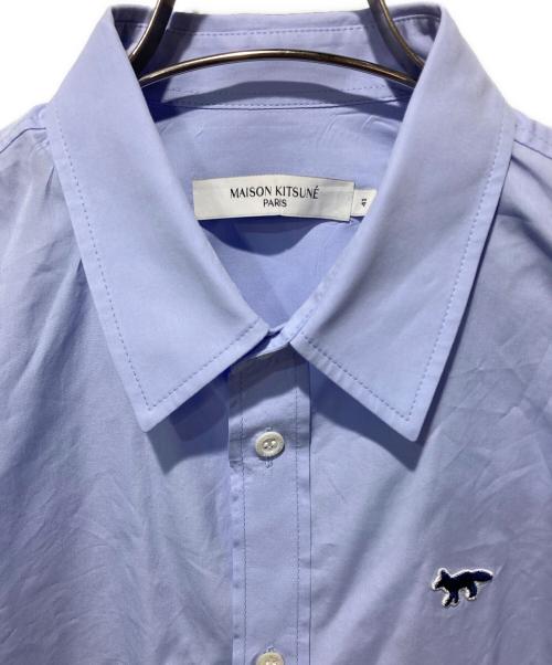 maison kitsune（メゾンキツネ）MAISON KITSUNE (メゾンキツネ) ワンポイントロゴシャツ ブルー サイズ:41の古着・服飾アイテム