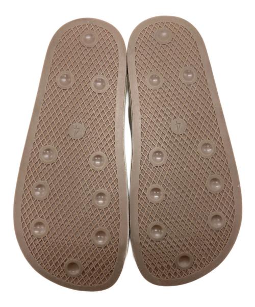 adidas（アディダス）adidas (アディダス) ADIMULE SLIDESアディミュール スライド ベージュ サイズ:22.5ｃｍの古着・服飾アイテム
