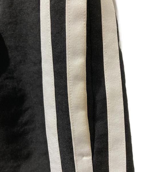 Y-3（ワイスリー）Y-3 (ワイスリー) ELEGANT 3 STP SHORTS SHORTエレガント スリー ストライプ ショーツ ショート ブラック サイズ:Ⅼの古着・服飾アイテム
