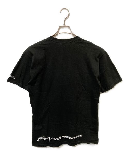 stussy（ステューシー）stussy (ステューシー) FRAGMENT DESIGN (フラグメントデザイン) プリントTシャツ ブラック サイズ:Mの古着・服飾アイテム
