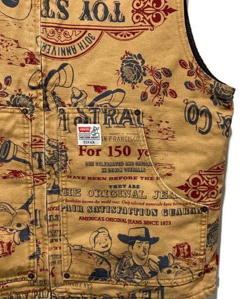 LEVI'S（リーバイス）LEVI'S (リーバイス) TOY STORY (トイストーリー) AOP Vest / オールオーバープリントベスト ベージュ サイズ:Mの古着・服飾アイテム