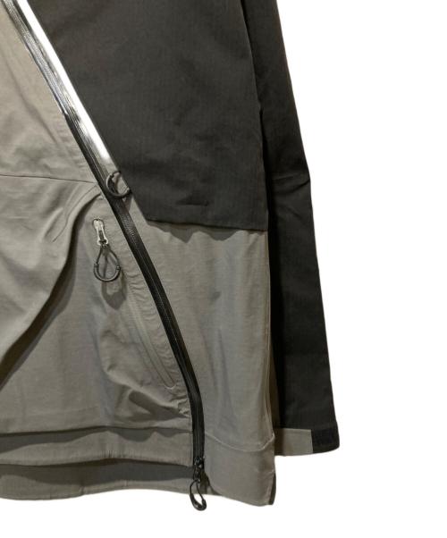 OUTDOOR GARMENT（アウトドアガーメント）OUTDOOR GARMENT (アウトドアガーメント) SLASH SHELL COEXISTマウンテンパーカー ブラック×グレー サイズ:Lの古着・服飾アイテム