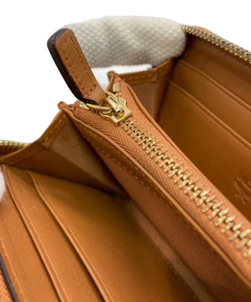 MCM（エムシーエム）MCM (エムシーエム) ラウンドファスナーコンパクト ブラウンの古着・服飾アイテム