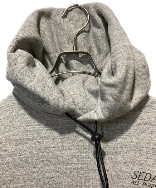 SEDAN ALL-PURPOSE（セダンオールパーパス）SEDAN ALL-PURPOSE (セダンオールパーパス) OG LOGO ELASTIC CORD HOODIE グレー サイズ:ＸＬ 未使用品の古着・服飾アイテム