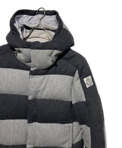 MONCLER GAMME BLEU（モンクレール ガム ブルー）MONCLER GAMME BLEU (モンクレール ガム ブルー) GIUBBINO ダウンジャケット グレーの古着・服飾アイテム
