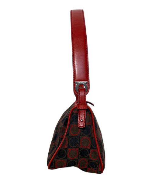 Salvatore Ferragamo（サルヴァトーレ フェラガモ）Salvatore Ferragamo (サルヴァトーレ フェラガモ) ガンチーニ柄ハンドバッグ レッド×ブラックの古着・服飾アイテム