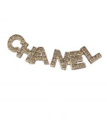 CHANEL（シャネル）の古着「アルファベットロゴピアス」｜ゴールド