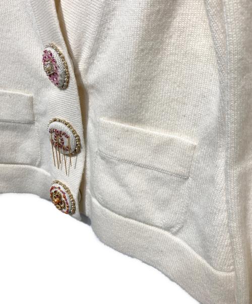 CHANEL（シャネル）CHANEL (シャネル) ココマークボタンカシミヤカーディガン アイボリー サイズ:36の古着・服飾アイテム