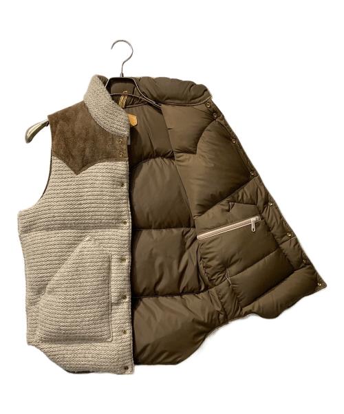 RockyMountainFeatherBed（ロッキーマウンテンフェザーベッド）RockyMountainFeatherBed (ロッキーマウンテンフェザーベッド) レザーヨークウールダウンベスト ベージュ×ブラウン サイズ:SIZE 36の古着・服飾アイテム