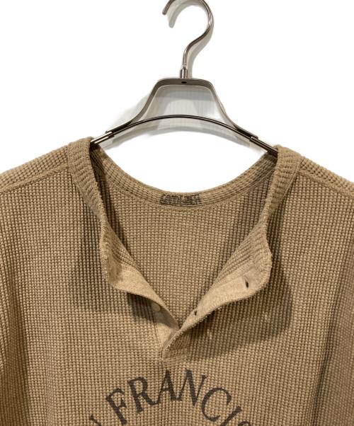 GOOD GRIEF!（グッドグリーフ）GOOD GRIEF! (グッドグリーフ) SFSC PRINTED HENLEY NECK TOP ブラウン サイズ:freeの古着・服飾アイテム