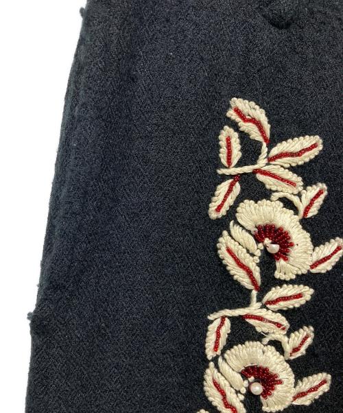 KARTIK RESEARCH（カーティックリサーチ）KARTIK RESEARCH (カーティックリサーチ) Floral Embroidered Trousers ブラック サイズ:30の古着・服飾アイテム