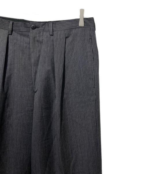 GIORGIO ARMANI（ジョルジオアルマーニ）GIORGIO ARMANI (ジョルジオアルマーニ) 2タックストライプスラックス グレー サイズ:48の古着・服飾アイテム