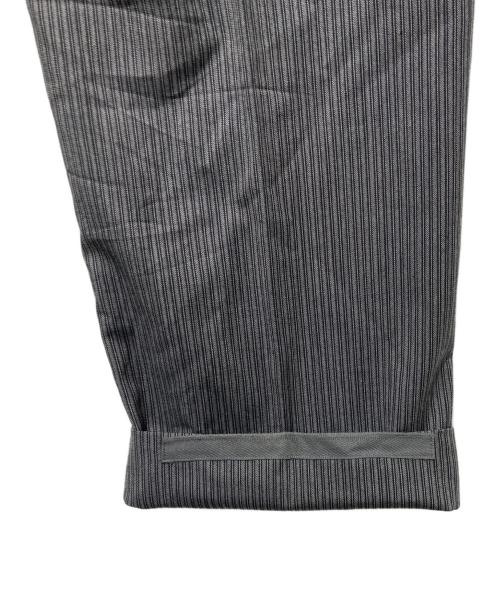 GIORGIO ARMANI（ジョルジオアルマーニ）GIORGIO ARMANI (ジョルジオアルマーニ) 2タックストライプスラックス グレー サイズ:48の古着・服飾アイテム