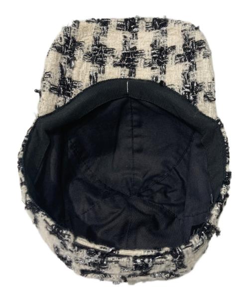 CHANEL（シャネル）CHANEL (シャネル) ココマークレザーパッチツイードキャップ ホワイト×ブラック サイズ:Mの古着・服飾アイテム