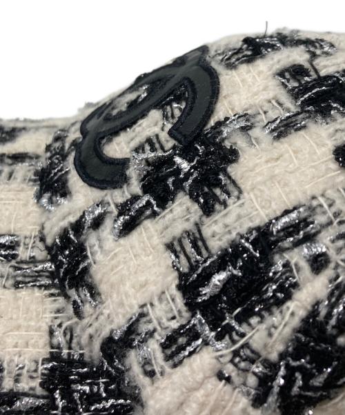 CHANEL（シャネル）CHANEL (シャネル) ココマークレザーパッチツイードキャップ ホワイト×ブラック サイズ:Mの古着・服飾アイテム
