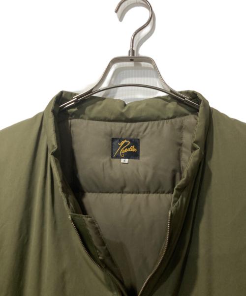 Needles（ニードルズ）Needles (ニードルズ) Stand Collar Down Coat Wax Coating オリーブ サイズ:Sの古着・服飾アイテム