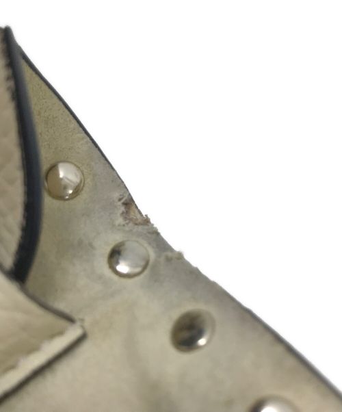 VALENTINO GARAVANI（ヴァレンティノ・ガラヴァーニ）VALENTINO GARAVANI (ヴァレンティノ・ガラヴァーニ) SMALL ROCKSTUD CROSSBODY BAG アイボリーの古着・服飾アイテム