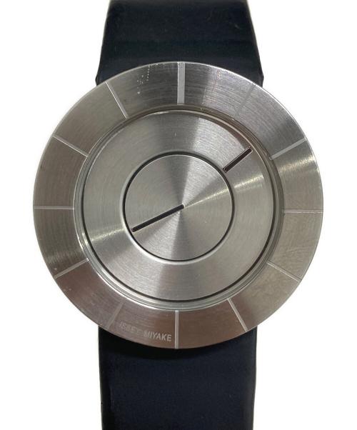ISSEY MIYAKE（イッセイミヤケ）ISSEY MIYAKE (イッセイミヤケ) 腕時計 シルバーの古着・服飾アイテム