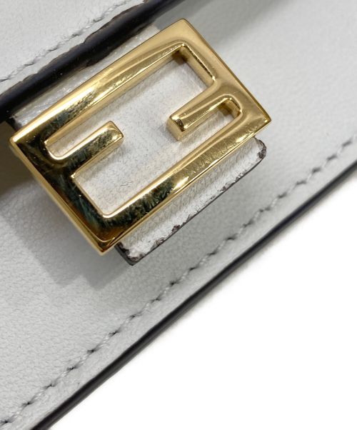 FENDI（フェンディ）FENDI (フェンディ) バゲット カードケース ホワイトの古着・服飾アイテム