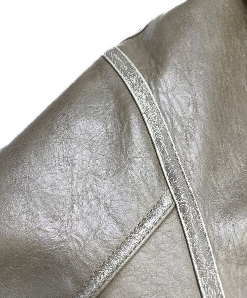 MURUA（ムルーア）MURUA (ムルーア) ヴィンテージライクショートフェイクムートン ジャケット カーキ サイズ:Fの古着・服飾アイテム