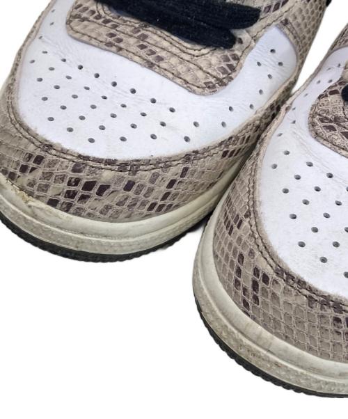 NIKE（ナイキ）NIKE (ナイキ) スニーカー ホワイト×グレー サイズ:27.5cmの古着・服飾アイテム