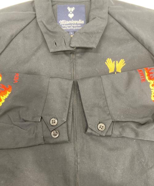 Misericordia（ミゼリコルディア）Misericordia (ミゼリコルディア) 刺繍ドリズラージャケット ブラック サイズ:Lの古着・服飾アイテム