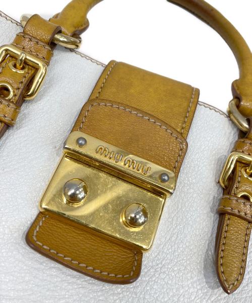 MIU MIU（ミュウミュウ）MIU MIU (ミュウミュウ) マドラス2WAYバッグ ブラウン×ホワイトの古着・服飾アイテム