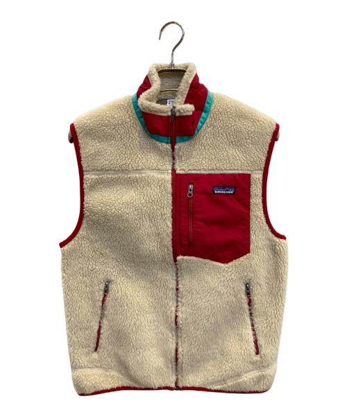 Patagonia（パタゴニア）Patagonia (パタゴニア) CLASSIC RETRO-X VEST アイボリー×レッド サイズ:Mの古着・服飾アイテム