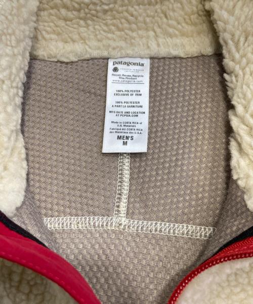 Patagonia（パタゴニア）Patagonia (パタゴニア) CLASSIC RETRO-X VEST アイボリー×レッド サイズ:Mの古着・服飾アイテム
