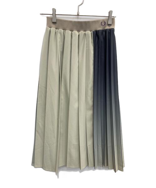 FRED PERRY（フレッドペリー）FRED PERRY (フレッドペリー) グラデーション カラー パネル スカート ベージュ サイズ:ウエスト64～70の古着・服飾アイテム