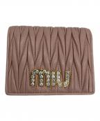 MIU MIUミュウミュウ）の古着「マテラッセレザー コンパクトウォレット」｜ピンク