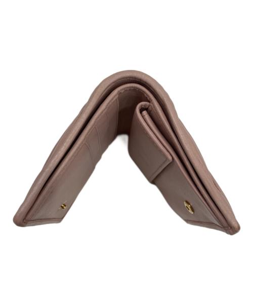 MIU MIU（ミュウミュウ）MIU MIU (ミュウミュウ) マテラッセレザー コンパクトウォレット ピンクの古着・服飾アイテム