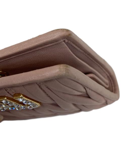 MIU MIU（ミュウミュウ）MIU MIU (ミュウミュウ) マテラッセレザー コンパクトウォレット ピンクの古着・服飾アイテム